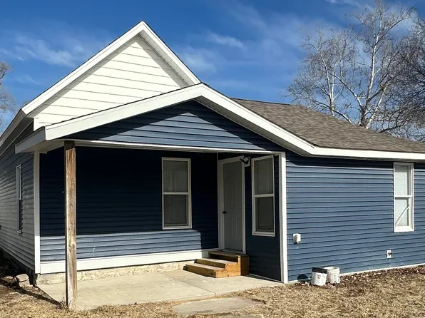 306 N 1st St E, Delta, IA 52550