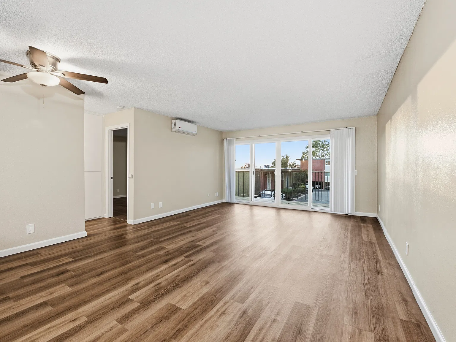 2 bed, 825 sqft, $2,275 — Photo 2