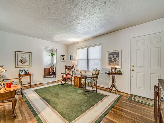 3rd image of 2335 Ava Pl