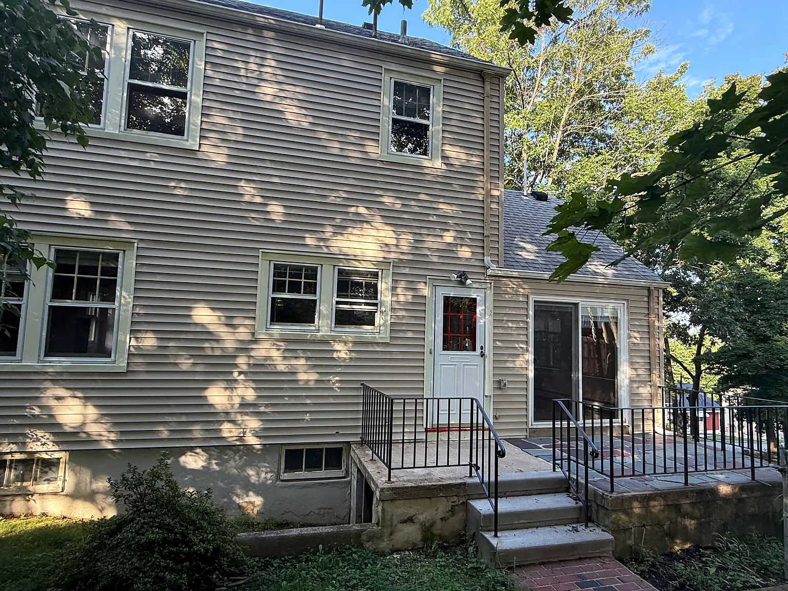 4 bed, $4,700 — Photo 1