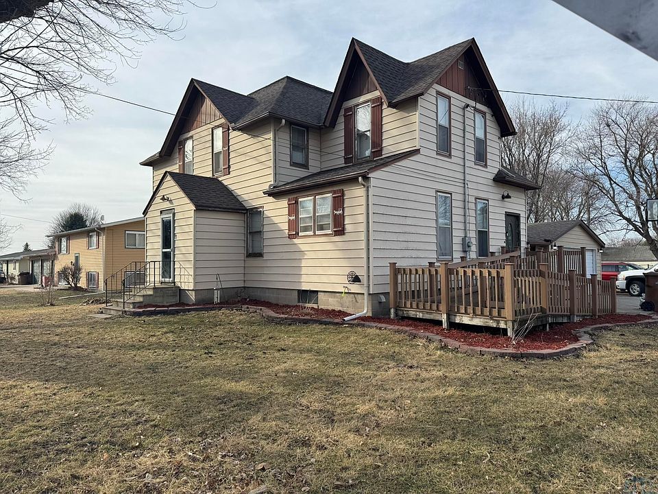 1st image of 402 Elm St