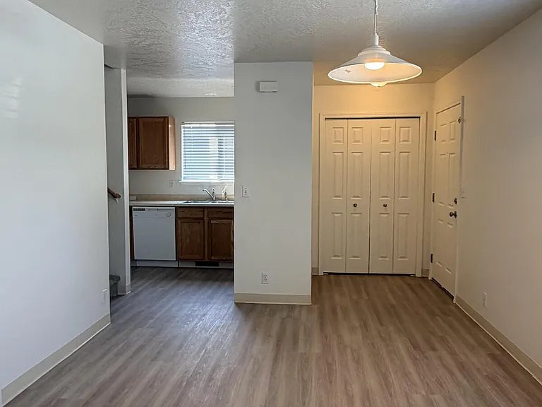 119 E King St — Photo 2