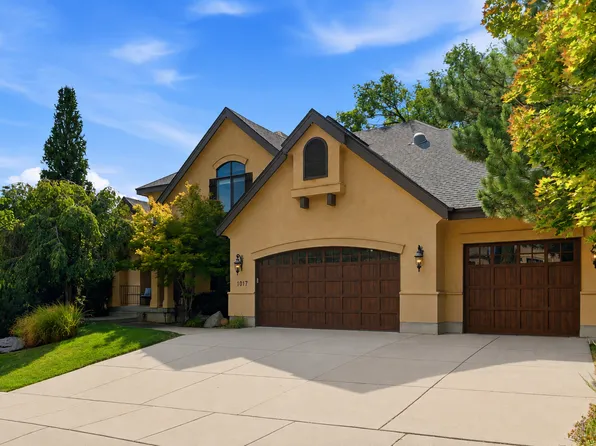 1017 N Oakridge Dr, Farmington, UT 84025