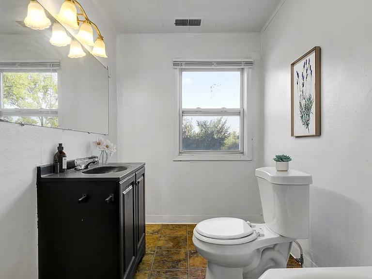 420 W Saginaw St #422-1/2 — Photo 8