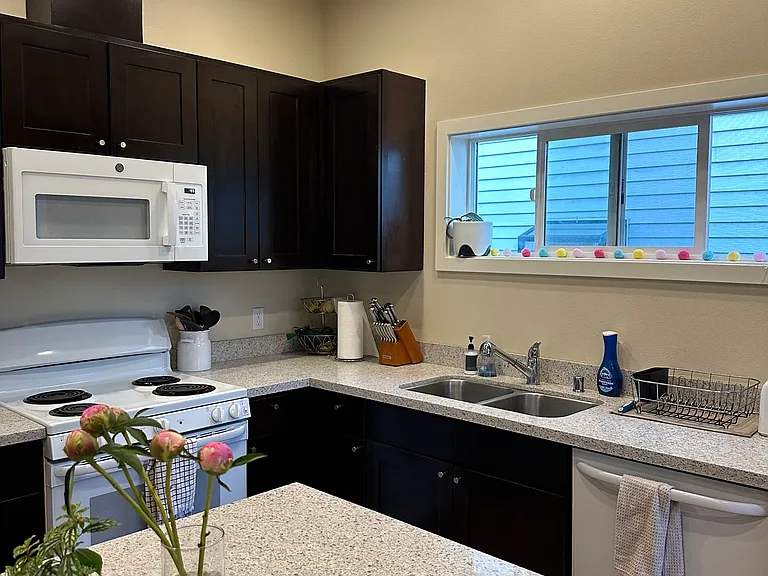 643 W Nickerson St #4 — Photo 3