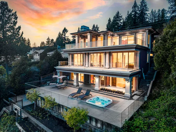 3008 Procter Ave, West Vancouver, BC V7V 1G1