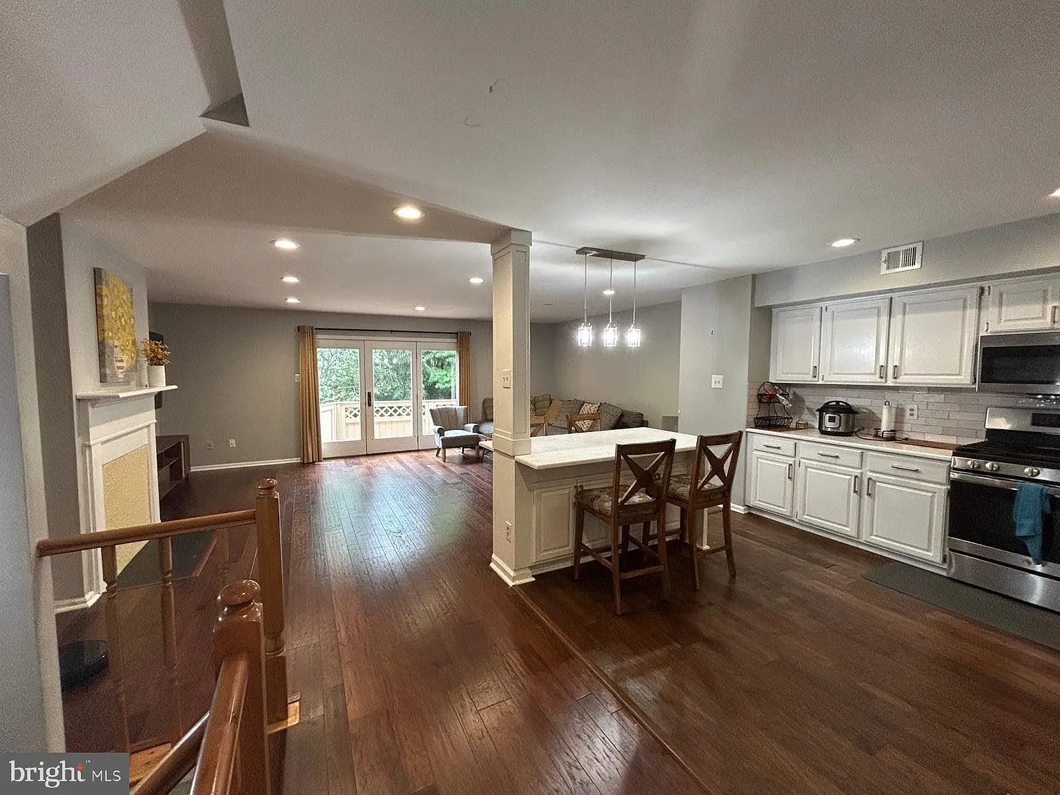 4 bed, 2.5 bath, 2446 sqft, $3,500 — Photo 3
