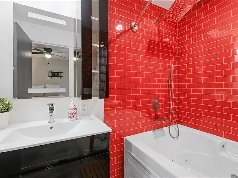 1250 Breuer Mews NW — Photo 24