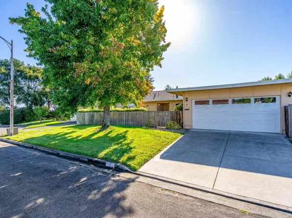 7 Temelec Circle, Sonoma, CA 95476