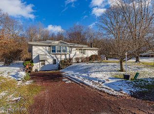 552 Woodlawn Ave, Mountain Top, PA 18707