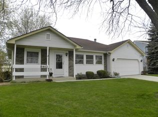 840 Case Dr, Roselle, IL 60172