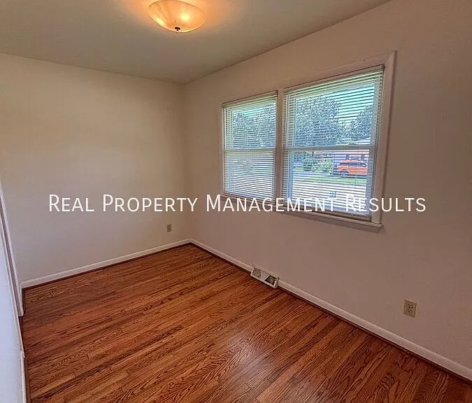 2030 Joyce Ave — Photo 11