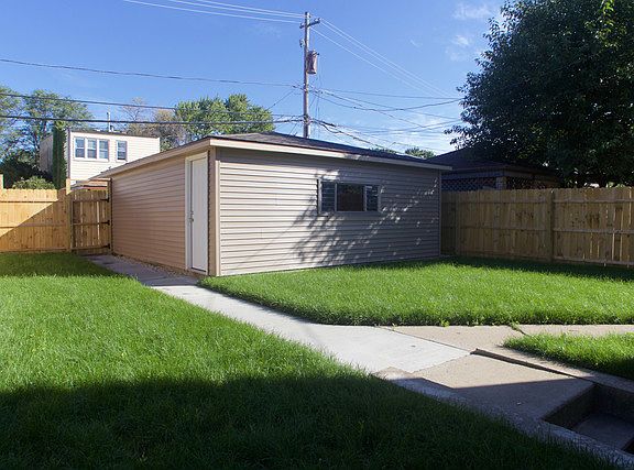 2nd image of 4728 W Waveland Ave