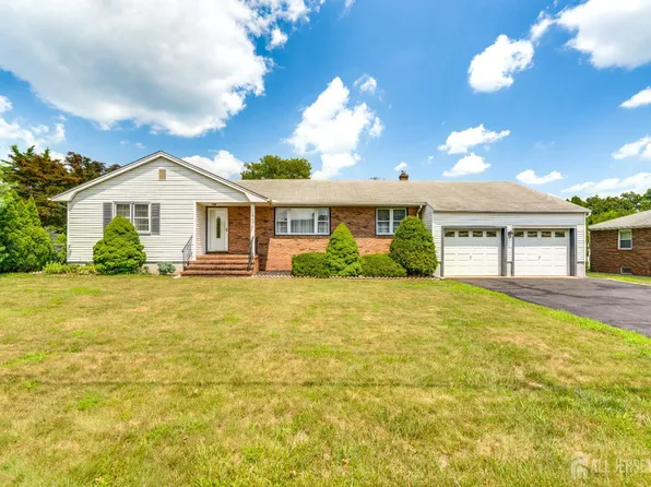 1365 Sioux Rd, North Brunswick, NJ 08902