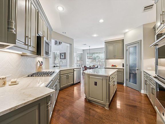 2nd image of 1804 Val Verde Dr
