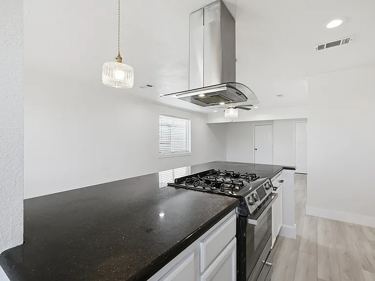 1002 Mardi Gras Ln — Photo 26