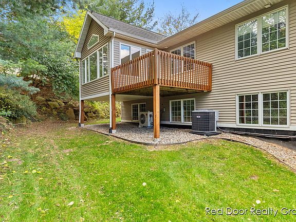 3rd image of 1814 Corville Ct NW