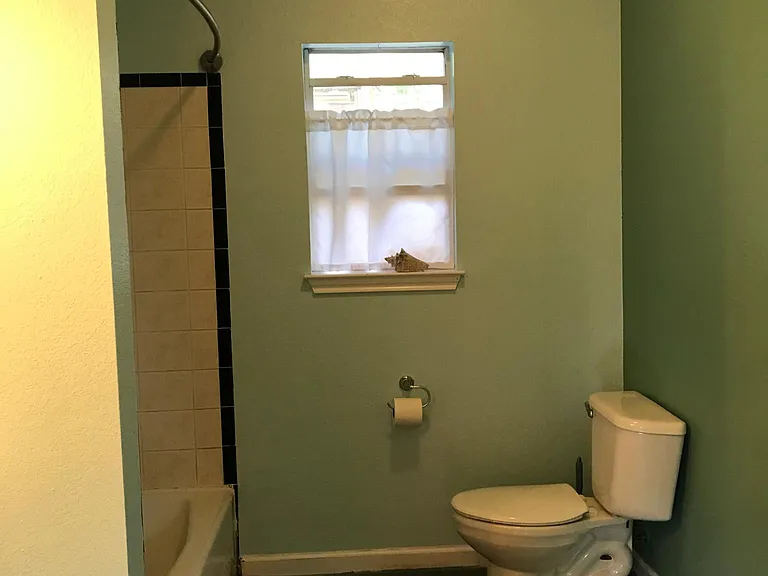 1405 Deloney St — Photo 13