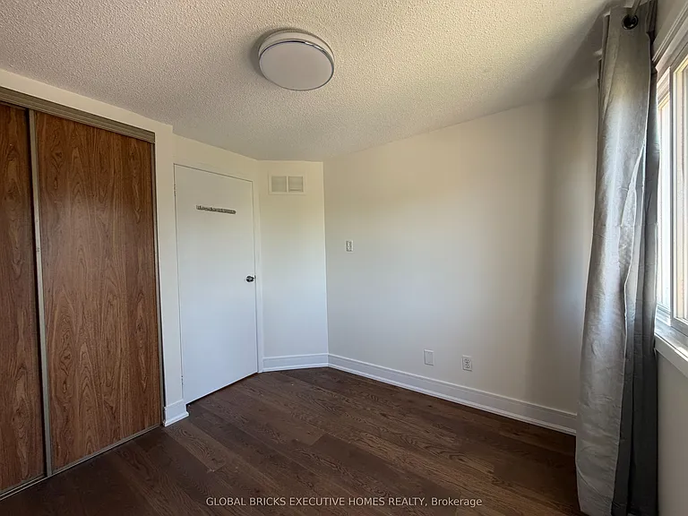 730 Queensbridge Dr — Photo 14