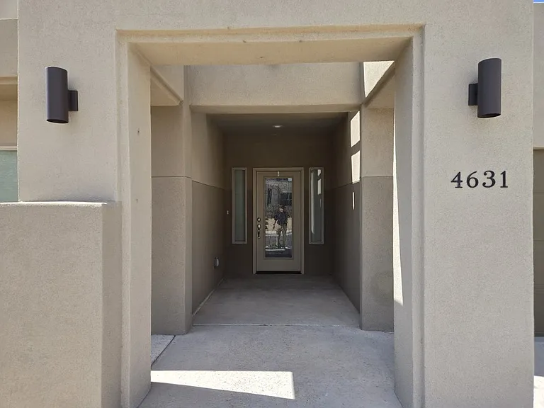 4631 Melrose Rd — Photo 2