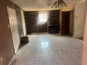 3rd image of 415 Cohen St