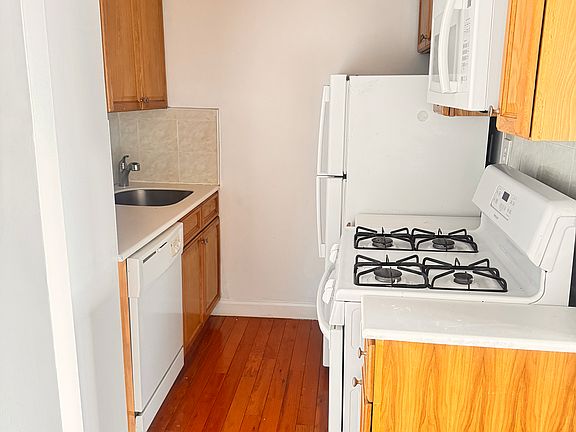5th image of 16-70 Bell Blvd #319A