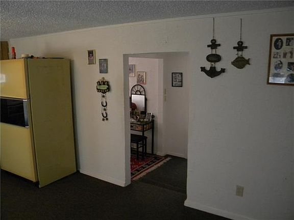4th image of 17 Red Oak St