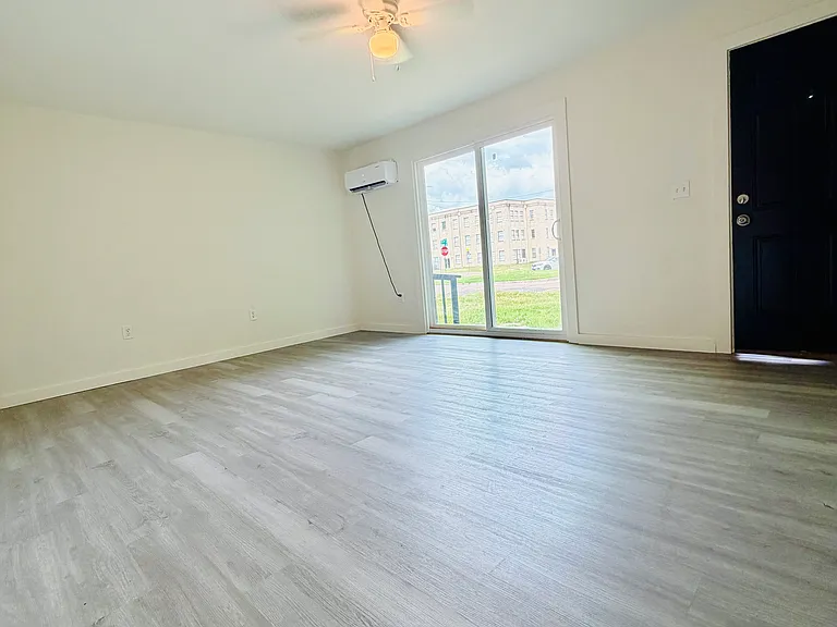 2317 Walnut St #2317 — Photo 3