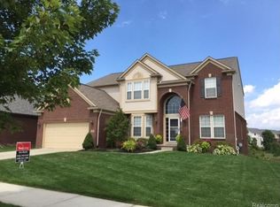 1289 Greythorne Dr, Orion, MI 48359