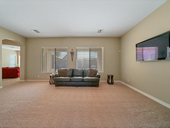 5th image of 44563 W Venture Ln
