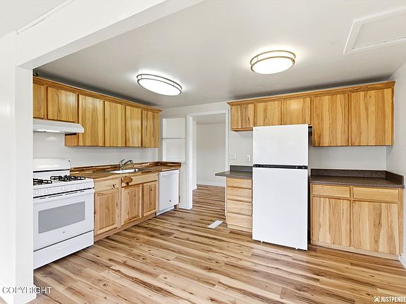 3rd image of 6000 Acheson Ln