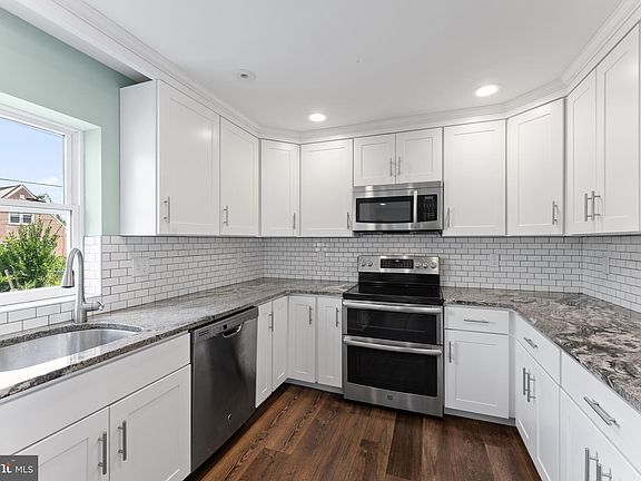 5th image of 220 Oxford Hill Ln