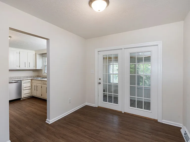 921 Dogwood Cir — Photo 7