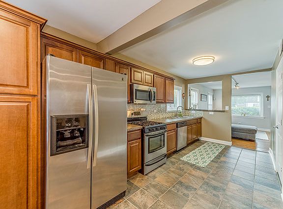 5th image of 3036 W 113th Pl