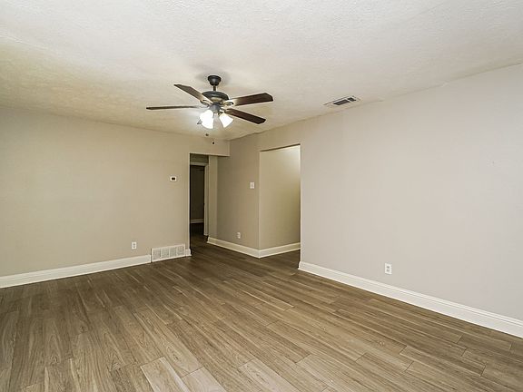 3rd image of 425 Price Dr