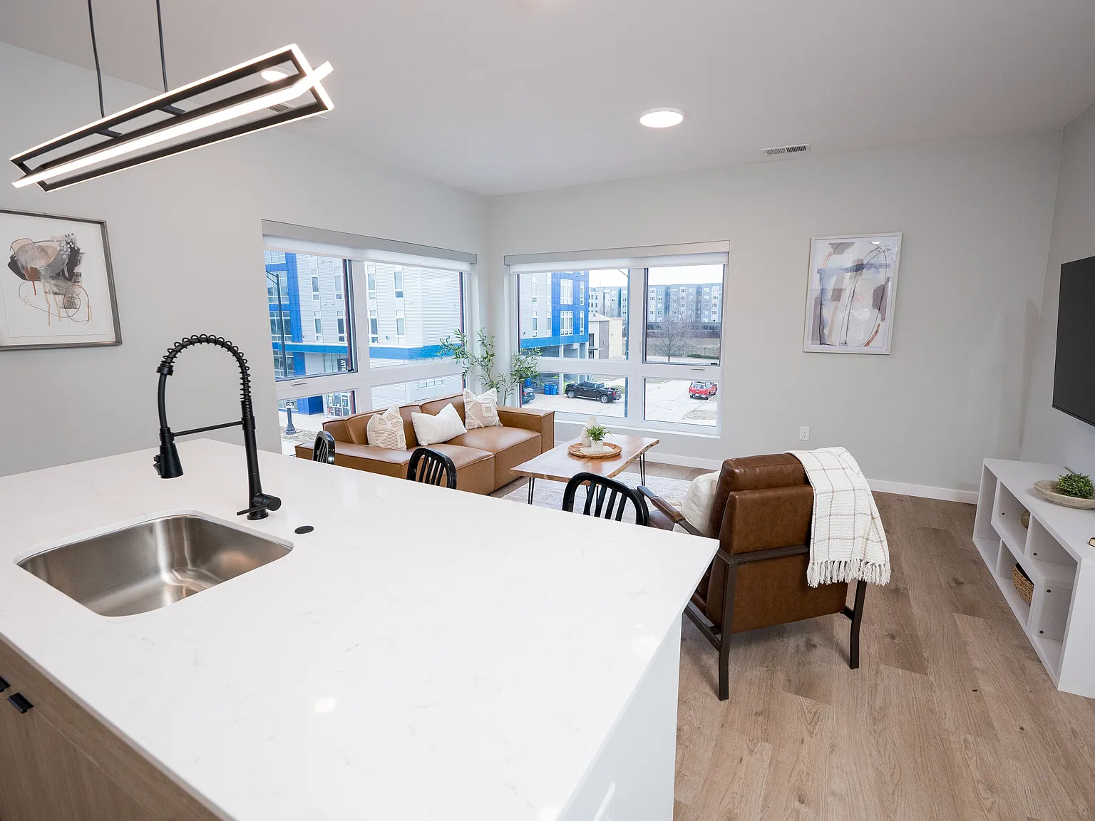 2 bed, 945 sqft, $1,890 — Photo 2