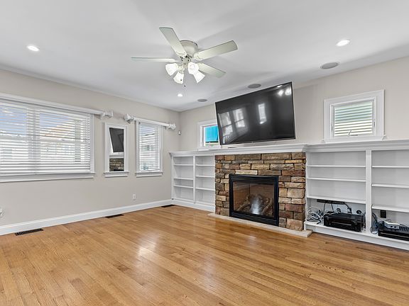 4th image of 18 Illinois Ave APT 2
