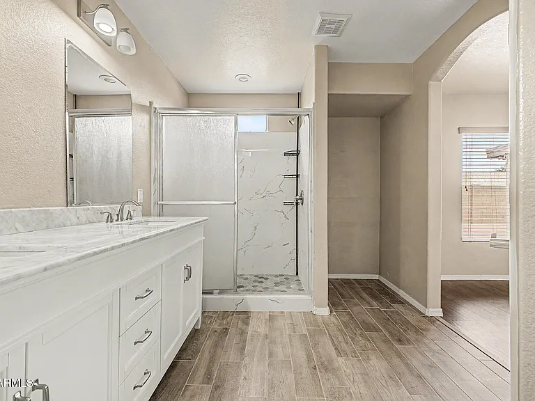 308 W Liberty Ln — Photo 22
