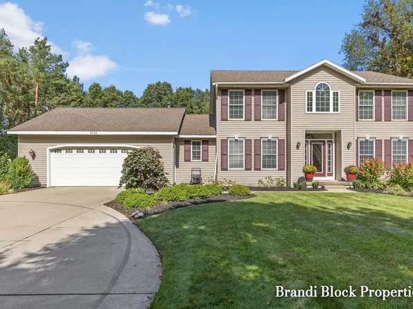 3733 Webber Pines Dr NE, Grand Rapids, MI 49525