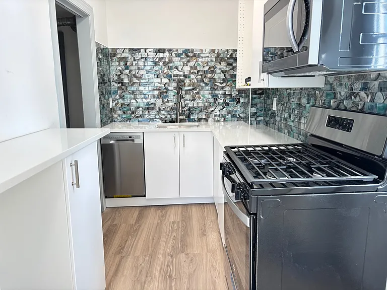 3700 Penn Ave #2 — Photo 11