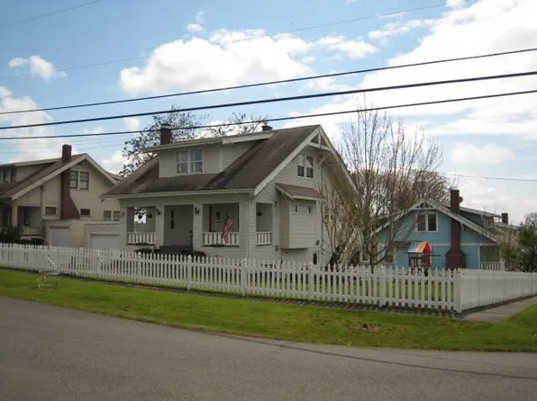 271 Cowlitz St, Saint Helens, OR 97051