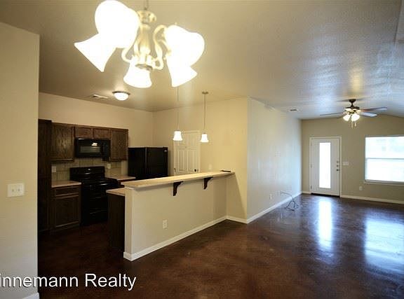 5th image of 928 Maplewood St Unit A