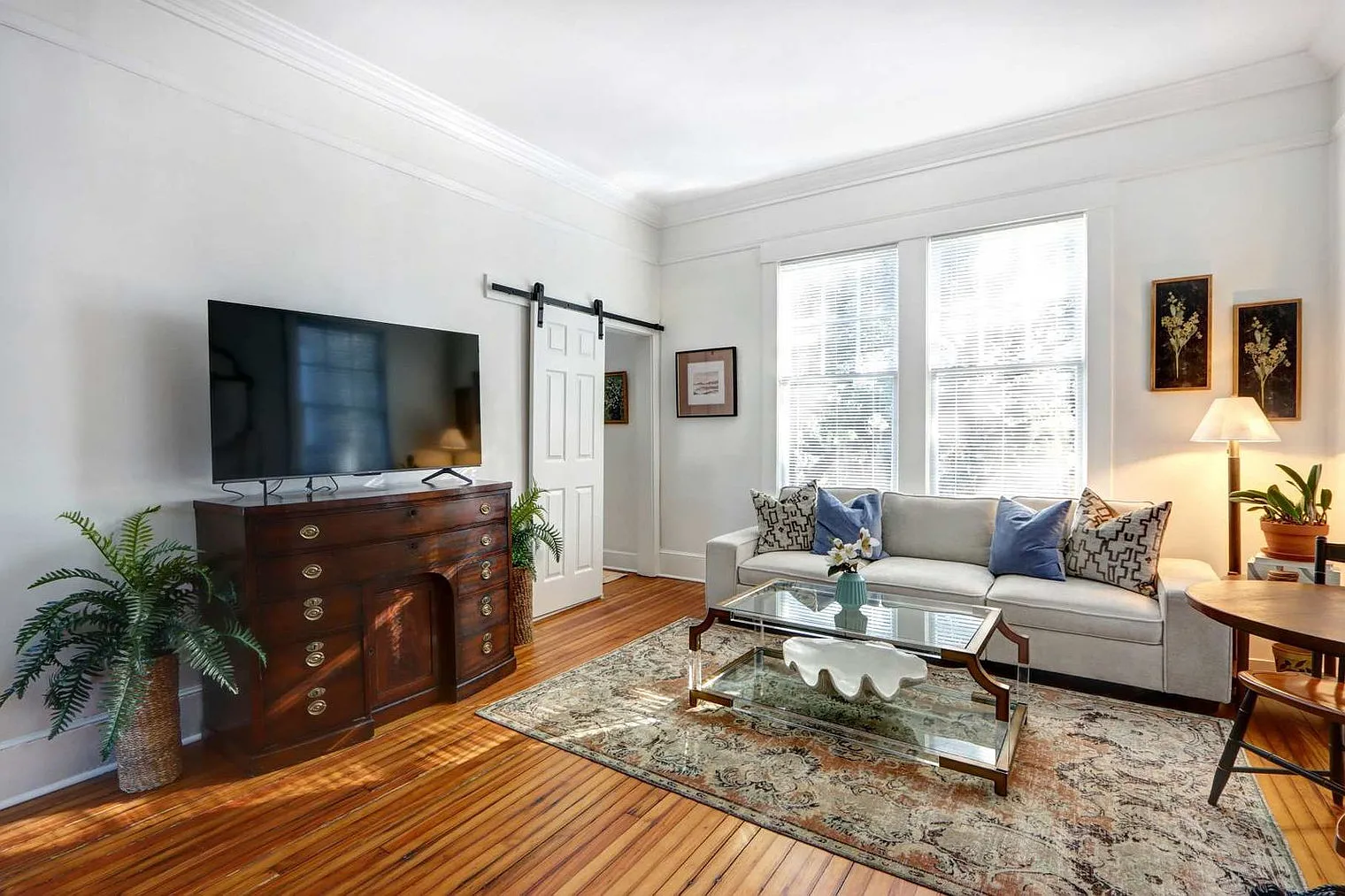 2 bed, 1.0 bath, $2,533 — Photo 4