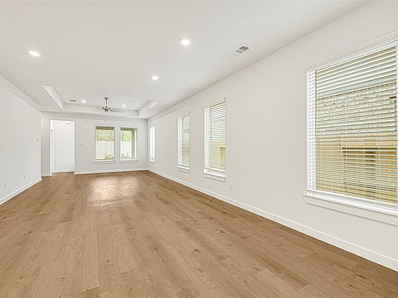 5th image of 31819 Autumn Spur Ln