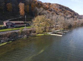 1381 N 2nd St, Lansing, IA 52151