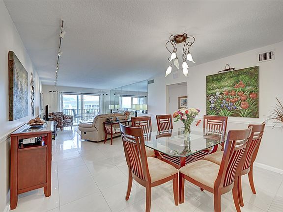 4th image of 4701 Martinique Drive #L4