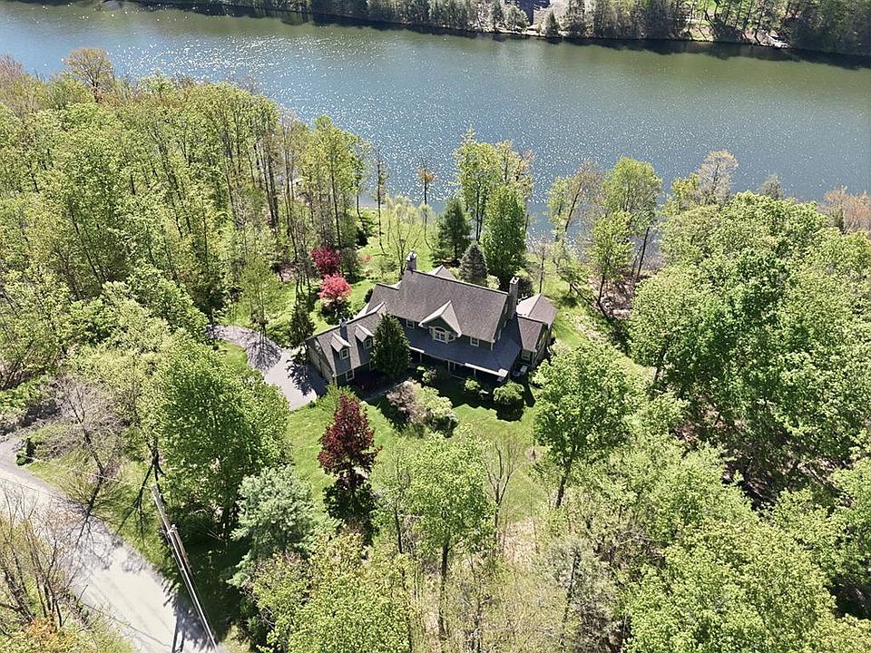 1st image of 530 Lakeside Dr