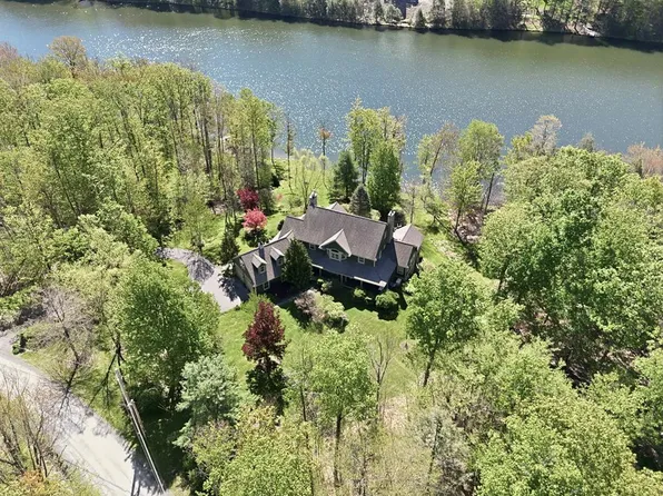 530 Lakeside Dr, Sayre, PA 18840