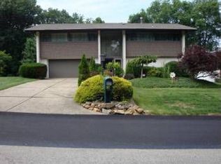 902 Old Hills Rd, McKeesport, PA 15135