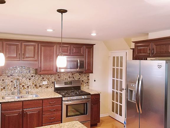 2nd image of 299 Fir St